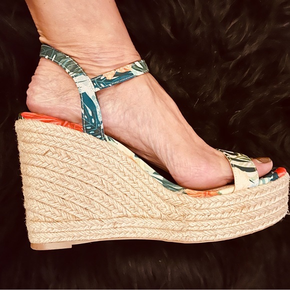 SOLD Espadrille Sandal Charles David Espadrille Platform Jute Sandal Palm Motif - Picture 8 of 9